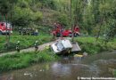 Oö: Tranporter stürzt auf der L1463 in die Gusen