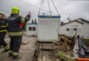 Oö: Container drohten in Baustellengrube zu stürzen
