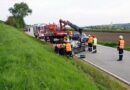 Nö: Pkw fährt auf eine Böschung und überschlägt sich