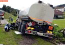 Oö: Mit Heizöl beladener Lkw droht umzustürzen