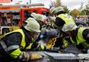 D: Zwei hydraulische Rettungsgeräte bei Personenrettung im Einsatz