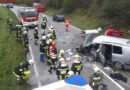 Oö: Auto auf B 38 gegen Autobus und weiteren Pkw geprallt