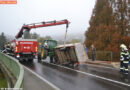 Oö: Umgestürzter Traktor-Schweineanhänger in Kremsmünster