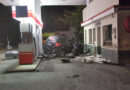 Schweiz: Automobilist in Rona in Tankstelle gerast