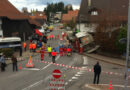 Schweiz: Sattelzug prallt gegen Hausmauer