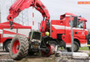 Nö: Personenzug zerlegt in Tulln wegen Defekt am Gleis stehenden Traktor