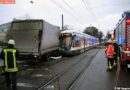 D: Lkw kollidiert mit einer Starßenbahn