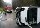 Oö: Kleintransporter rammt ein Brückengeländer und kippt um