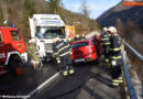 Oö: Pkw Lenker bei Zusammenstoß mit Lkw eingeklemmt