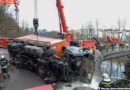 Oö: Lkw stürzte von der Brücke in die Traun