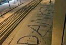 D: Nette Geste zu Weihnachten in den Schnee gestampft