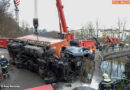 Oö: Lkw von der Traunbrücke gestürzt – Lenker schwer verletzt
