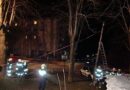 Nö: Telefonmast von der Feuerwehr gegen umstürzen gesichert