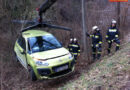 Nö: Pkw landet nach Unfall bei Gloggnitz am Dach