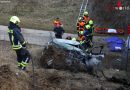 Oö: Auto knallt nach Unfall auf der Westautobahn bei Allhaming in Böschung einer Unterführung