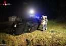 Oö: Pimpfinger Feuerwehr bei Autobergung aus Feld im Einsatz