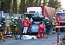 Oö: Eingeklemmte Person bei Unfall mit Pkw und Lkw in Aschach an der Donau