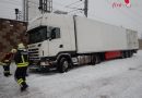 Nö: Zwei winterliche Lkw-Bergungen in Aschbach