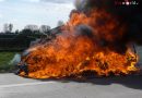 Bayern: Kleintransporter auf der A8 bei Augsburg in Vollbrand