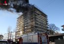 Bayern: Dichte Rauchschwaden bei Dachstuhlbrand an Augsburger Hochhaus