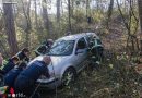 Nö: Fahrzeugbergung aus dem Waldgebiet im Kurpark Baden