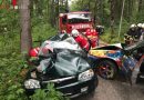 Oö: Drei Personen nach Verkehrsunfall eingeklemmt → Rotes Kreuz und Feuerwehr Bad Ischl übten miteinander