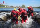 Deutschland: Berufsfeuerwehr Bochum trainiert Rettung von Personen aus starken Strömungen
