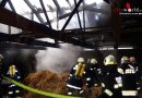 Nö: Mehrere Feuerwehren bekämpfen Rundballenfeuer am Dachboden eines landw. Objektes