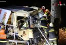 Oö: Lkw-Lenker nach Anprall an Baum in Buchkirchen schwer im Fahrzeug eingeklemmt