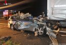 Deutschland: Pkw kracht auf Autobahn 61 auf Sattelschlepper und verkeilt sich darunter: Zwei Tote