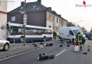 Deutschland: Schulbus prallt gegen Hauswand → 46 Personen bei Verkehrsunfall betroffen