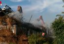 Deutschland: 11 Feuerwehren bekämpfen Brand an brennendem Reetdach-Haus in Duvensee