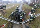 Ktn: Personenrettung aus seitlich in Bach liegenden Unfallfahrzeug in Eberndorf (+Video)