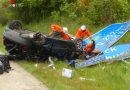 Deutschland: Verkehrsunfall auf der A7 – Wegweiser und Fahrzeug zerstört: zwei Schwerverletzte