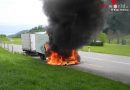 Schweiz: Brennendes Lkw-Zugfahrzeug auf der Hauptstraße 8 bei Feusisberg