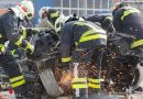 Deutschland: 5 Rettungszylinder, zwei Scheren und zwei Spreizer bei Lkw-Lenker-Rettung im Einsatz