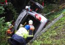 Schweiz: Personenrettung aus Auto in Schräglage in Goldau