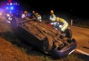 Nö: Pkw-Verkehrsunfall mit Dachlandung auf der L27 in Großweikersdorf