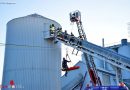 Nö: Feuerwehr Gr. Siegharts übt Personenrettung aus einem Vorratssilo samt Höhenretterunterstützung