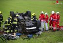 Oö: Eingeklemmte Person nach Unfall mit drei Fahrzeugen in Gunskirchen