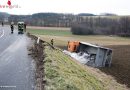 Oö: Lkw stürzte über 10 Meter hohe Böschung