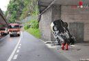 Schweiz: Pkw landet stehend an Brückenmauer – Tödlicher Unfall bei Hergiswil