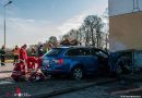 Nö: Pkw in Himberg gegen Hausmauer geprallt → Lenker getötet