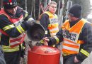 Nö: Langwieriger Öleinsatz nach Traktor-Achsbruch vor Bahnübergang in Hoheneich
