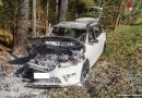 Stmk: Frontalzusammenstoß auf der B 74 in Hohlbach → ein Auto in Flammen