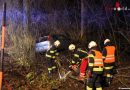 Oö: Autolenker nach Verkehrsunfall in einem Waldstück in Holzhausen zwischen Bäumen eingeschlossen