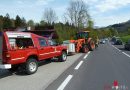 Oö: Lkw streift Traktor → Feuerwehreinsatz auf der B 145