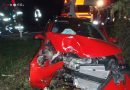 Oö: Zwei Verletzte nach Autocrash gegen Baum in Mitterweißenbach in Bad Ischl