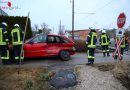 Oö: Auto auf Bahnübergang in Kirchham von Traunseetram erfasst → zwei Verletzte