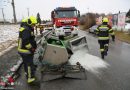 Stmk: Bergung eines umgestürzten Kleinräumfahrzeuges in Knittelfeld